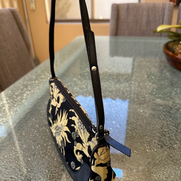 VINTAGE DOLCE & GABBANA, BLACK & GOLD TAPESTRY HANDBAG 10 X 4.5 X 3” EUC - Picture 6 of 13